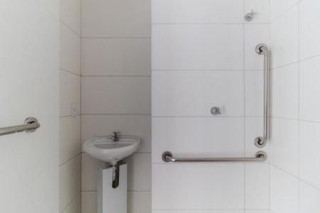 Apartamento à venda com 55m², 2 quartos e sem vaga Apartamento à venda com 55m², 2 quartos e sem vagaBanheiro