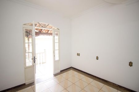 Casa para alugar com 150m², 2 quartos e 2 vagas Casa para alugar com 150m², 2 quartos e 2 vagasSala