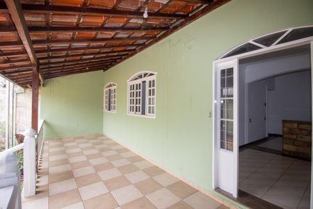 Casa para alugar com 150m², 2 quartos e 2 vagas Casa para alugar com 150m², 2 quartos e 2 vagasVaranda