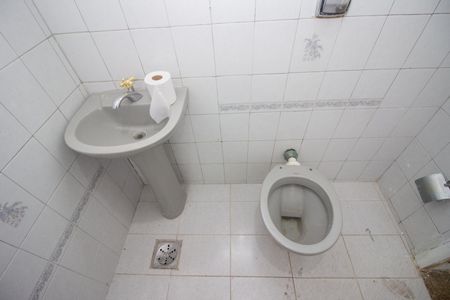 Casa para alugar com 150m², 2 quartos e 2 vagas Casa para alugar com 150m², 2 quartos e 2 vagasBanheiro Social