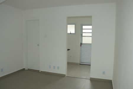Casa de Condomínio para alugar com 2 quartos, 48m² em Centreville, Cotia