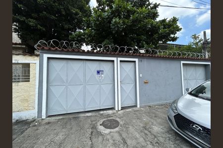 Casa à venda com 350m², 3 quartos e 2 vagasFachada + plaquinha