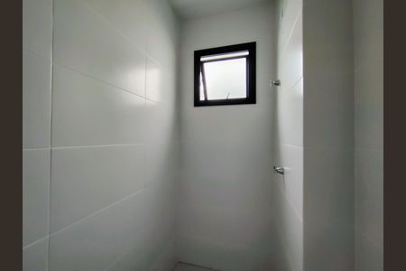 Banheiro de apartamento para alugar com 2 quartos, 45m² em Serraria, São José