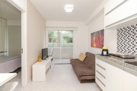 Sala/ Cozinha de apartamento à venda com 1 quarto, 38m² em Santo Amaro, São Paulo