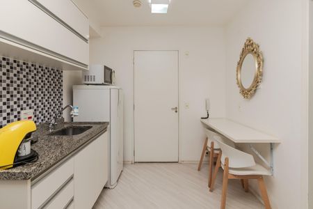 Sala/ Cozinha de apartamento à venda com 1 quarto, 38m² em Santo Amaro, São Paulo