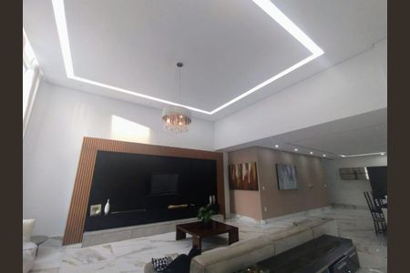 Foto 06 de casa à venda com 3 quartos, 560m² em Estância Silveira, Contagem