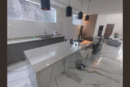 Casa à venda com 560m², 3 quartos e 2 vagasFoto 03