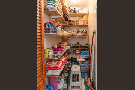 Casa à venda com 263m², 3 quartos e 6 vagas Casa à venda com 263m², 3 quartos e 6 vagasCozinha - Dispensa