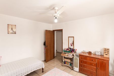 Casa à venda com 263m², 3 quartos e 6 vagas Casa à venda com 263m², 3 quartos e 6 vagasQuarto 2