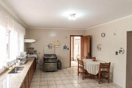 Casa à venda com 263m², 3 quartos e 6 vagas Casa à venda com 263m², 3 quartos e 6 vagasCozinha