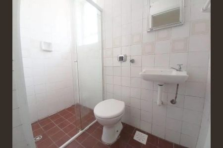 Banheiro de apartamento para alugar com 1 quarto, 35m² em Rio Branco, Porto Alegre