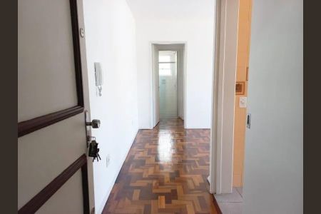 Corredor  de apartamento para alugar com 1 quarto, 40m² em Rio Branco, Porto Alegre