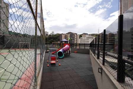 Apartamento para alugar com 74m², 2 quartos e 2 vagasÁrea comum - Playground