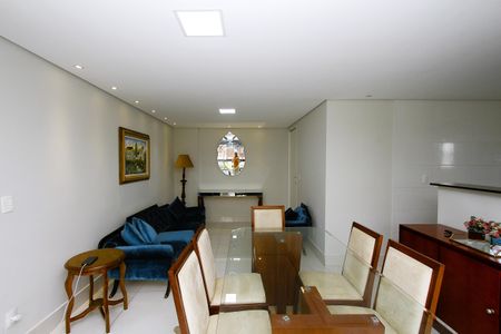 Apartamento para alugar com 74m², 2 quartos e 2 vagasSala