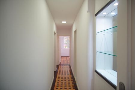 Corredor - Quartos de apartamento para alugar com 3 quartos, 98m² em Moinhos de Vento, Porto Alegre