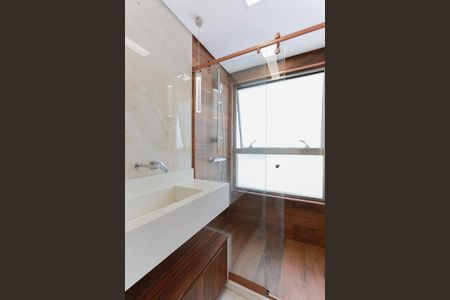 Banheiro da suíte de apartamento à venda com 2 quartos, 70m² em Carandiru, São Paulo