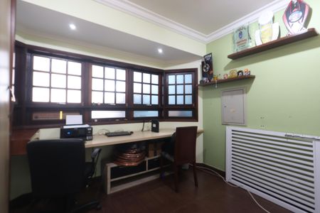 Casa à venda com 205m², 3 quartos e 4 vagasEscritório