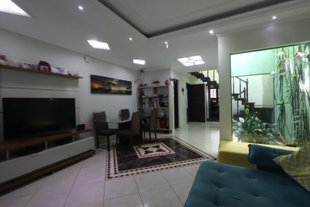 Sala de casa à venda com 3 quartos, 205m² em Capão do Embira, São Paulo