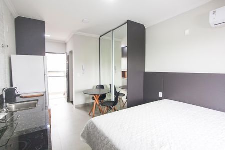 Sala/Quarto de kitnet/studio para alugar com 1 quarto, 25m² em Santa Mônica, Uberlândia