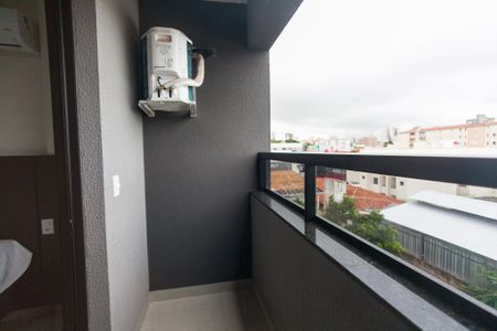 Varanda de kitnet/studio para alugar com 1 quarto, 25m² em Santa Mônica, Uberlândia