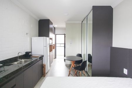 Sala/Quarto de kitnet/studio para alugar com 1 quarto, 25m² em Santa Mônica, Uberlândia
