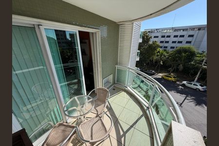 Apartamento à venda com 82m², 2 quartos e 1 vaga Apartamento à venda com 82m², 2 quartos e 1 vagaVaranda