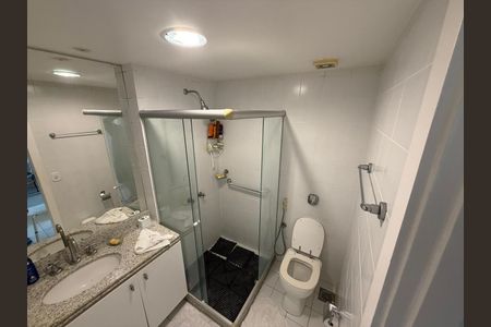 Apartamento à venda com 82m², 2 quartos e 1 vaga Apartamento à venda com 82m², 2 quartos e 1 vagaBanheiro