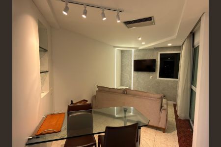 Sala de jantar de apartamento para alugar com 1 quarto, 58m² em Barra da Tijuca, Rio de Janeiro