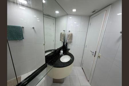 Banheiro de apartamento para alugar com 1 quarto, 58m² em Barra da Tijuca, Rio de Janeiro