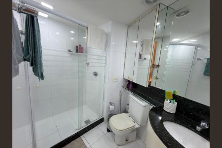 Banheiro de apartamento para alugar com 1 quarto, 58m² em Barra da Tijuca, Rio de Janeiro