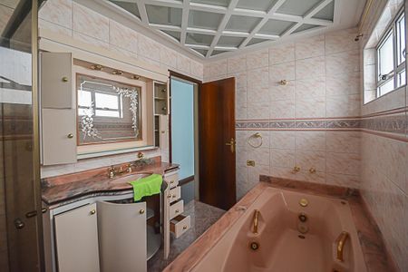 Casa à venda com 210m², 3 quartos e 2 vagas Casa à venda com 210m², 3 quartos e 2 vagasBanheiro
