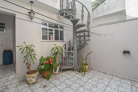 Casa à venda com 210m², 3 quartos e 2 vagas Casa à venda com 210m², 3 quartos e 2 vagasQuintal