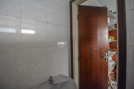 Casa à venda com 210m², 3 quartos e 2 vagas Casa à venda com 210m², 3 quartos e 2 vagasBanheiro de serviço