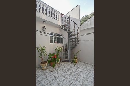 Casa à venda com 210m², 3 quartos e 2 vagas Casa à venda com 210m², 3 quartos e 2 vagasQuintal