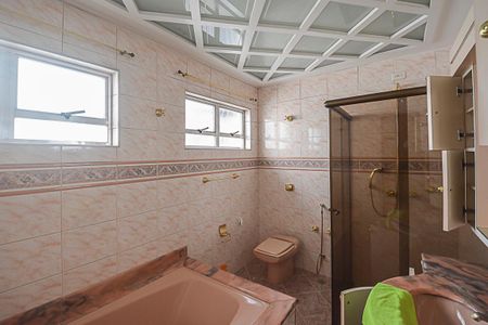 Casa à venda com 210m², 3 quartos e 2 vagas Casa à venda com 210m², 3 quartos e 2 vagasBanheiro