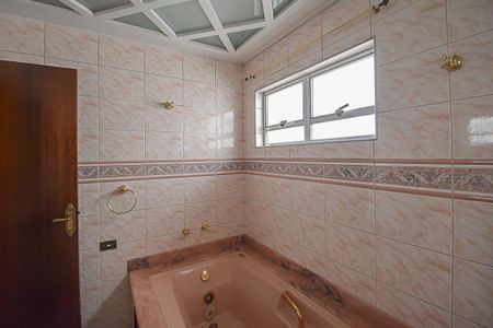 Casa à venda com 210m², 3 quartos e 2 vagas Casa à venda com 210m², 3 quartos e 2 vagasBanheiro