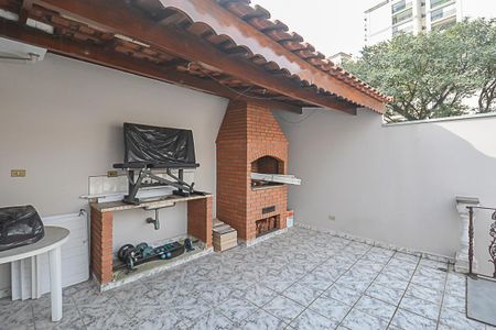Casa à venda com 210m², 3 quartos e 2 vagas Casa à venda com 210m², 3 quartos e 2 vagasChurrasqueira