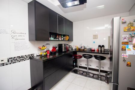 Casa à venda com 350m², 4 quartos e 4 vagasCozinha e Área de Serviço