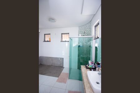 Casa à venda com 350m², 4 quartos e 4 vagasBanheiro da Suíte