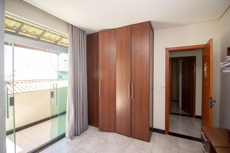 Casa à venda com 350m², 4 quartos e 4 vagasQuarto 1