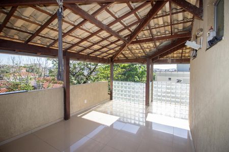 Casa à venda com 350m², 4 quartos e 4 vagasVaranda