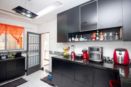 Casa à venda com 350m², 4 quartos e 4 vagasCozinha e Área de Serviço