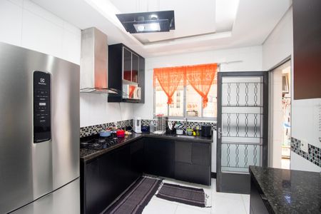 Casa à venda com 350m², 4 quartos e 4 vagasCozinha e Área de Serviço