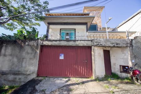 Casa à venda com 350m², 4 quartos e 4 vagasFachada