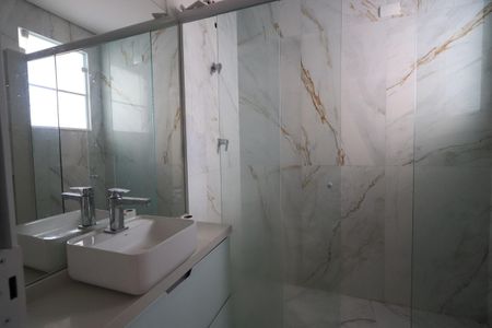 Casa à venda com 175m², 3 quartos e 3 vagasBanheiro