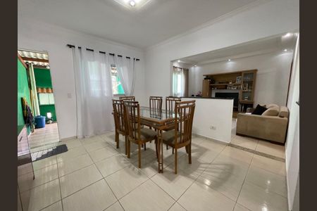 Casa à venda com 130m², 2 quartos e 3 vagas Casa à venda com 130m², 2 quartos e 3 vagasSala