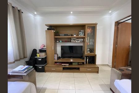 Casa à venda com 130m², 2 quartos e 3 vagas Casa à venda com 130m², 2 quartos e 3 vagasSala