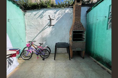 Casa à venda com 130m², 2 quartos e 3 vagas Casa à venda com 130m², 2 quartos e 3 vagasQuintal