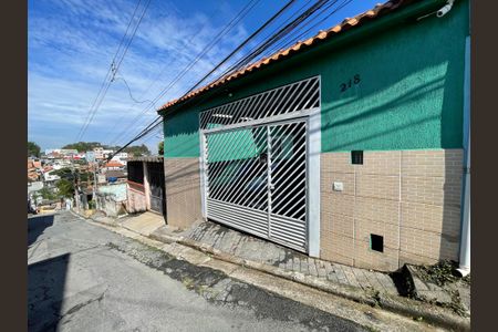 Casa à venda com 130m², 2 quartos e 3 vagas Casa à venda com 130m², 2 quartos e 3 vagasFachada