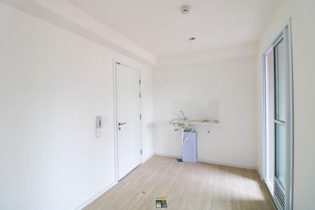 Sala / Cozinha de apartamento para alugar com 2 quartos, 30m² em Vila Plana, São Paulo